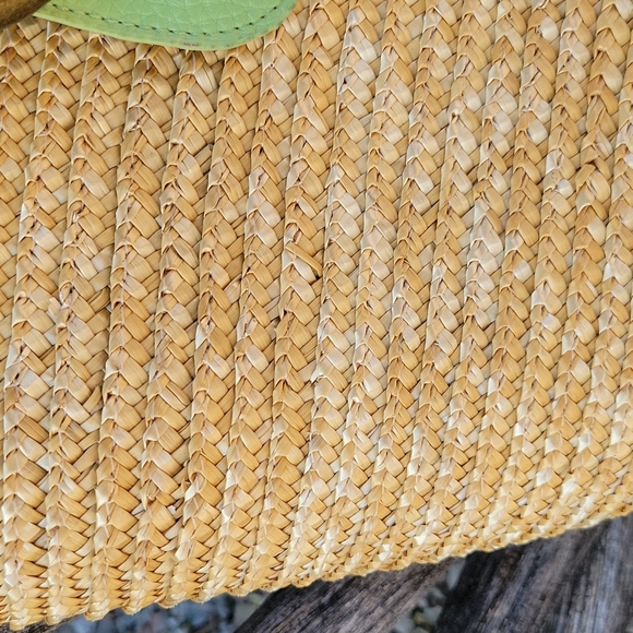 Straw and leather Tote/Purse Yellow Straw and Light Green Top Snap Closure - Picture 4 of 7